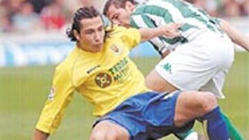 <b>TEMPORAL EN HELIÓPOLIS</b>. La derrota del Betis en el Ruiz de Lopera pone en una situación muy delicada al equipo y a su técnico, Víctor.