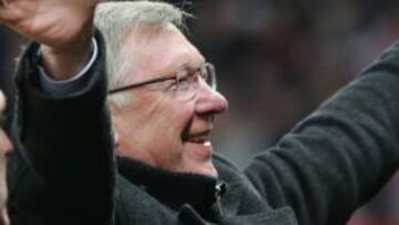 El técnico del United celebra el título tras su victoria de ayer.