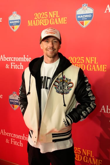 José María Gutiérrez posa en la alfombra roja previa al partido.