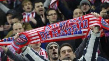 Los aficionados rojiblabncos, en el Calderón.