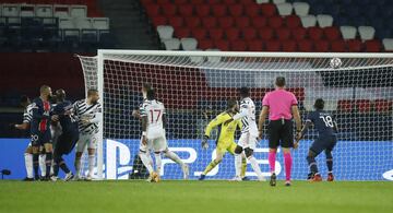 Anthony Martial marcó el primer gol del conjunto parisino.