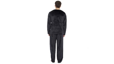 Clido y suave: te contamos cmo es el pijama polar para hombre ms vendido en Amazon