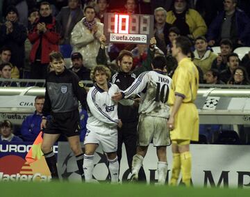 Temporadas en el Real Madrid: 1995-99 y 2000/01
Temporadas en el Elche:2012-14