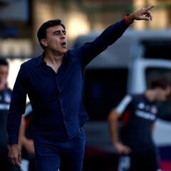 “Si se va o se queda”: Quinteros toma una posición sobre el futuro de Thompson en Colo Colo