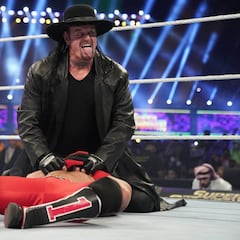 Undertaker aparece y destroza a AJ Styles en el Super ShowDown