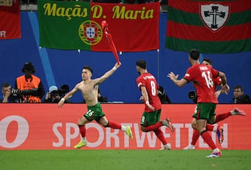 Celebración de Francisco Conceicao en el segundo gol de la selección portuguesa ante Chequia.