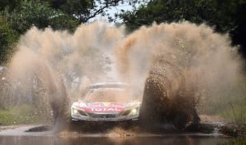 Carlos Sainz y su copiloto Lucas Cruz