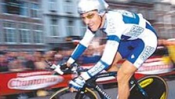 <b>GANADOR SORPRESA</b>. El suizo Fabián Cancellara se exhibió en la crono y se vistió de líder en su primera participación.