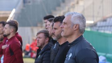 Ania, en el banquillo