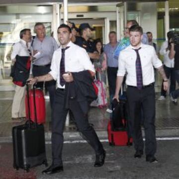 TODOS LOS SANOS Y UN CANTERANO. Unai Emery desplazó a Valencia a 20 jugadores o, lo que es lo mismo, todos los disponibles del primer plantel además del delantero canterano Carlos Fernández, que ya debutó en Liga contra la Real Sociedad. Habrá dos descartes y todo apunta a que el técnico donostiarra repetirá la alineación de la ida.