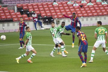 Jugada y gol marca de la casa de Ousmane Dembélé, que recibió en la derecha, se fue hacia dentro y con un zurdazo potentísimo puso el balón en el fondo de la red.