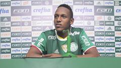 Yerri Mina en rueda de prensa. 