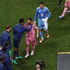 Messi se saluda con sus excompañeros del PSG en el Mundial de Clubes