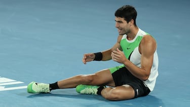 Alcaraz, en el suelo tras ganar.