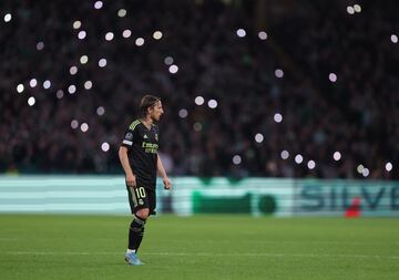Modric, sobre el césped del Celtic Park.