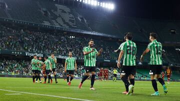 Los jugadores del Betis celebran un gol ante la Roma. 