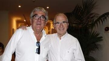 <b>COMO HERMANOS. </b>Dani y Condal, ayer, en Peralada con el resto de la expedición blanquiazul.