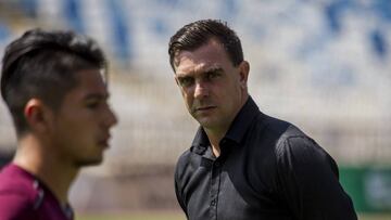 Futbol, Antofagasta vs Colo Colo
Campeonato Scotiabank 2018.
El entrenador de Colo Colo Pablo Guede toma su lugar antes del partido de primera division disputado contra Antofagasta en el estadio Calvo y Bascuan, en Antofagasta, Chile.
03/02/2018
Cristian Rudolffi/Photosport
Antofagasta vs Colo Colo
Scotiabank championship 2018.
Colo Colo's manager Pablo Guede takes place before the game the first division football match played against Antofagasta at the Calvo y Bascuan stadium in Antofagasta, Chile.
03/02/2018
Cristian Rudolffi/Photosport