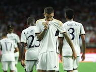 HOUSTON, TEXAS - JULY 26: Joselu #14 of Real Madrid celebrates with his teammates after scoring the second goal of his team during a friendly match between Real Madrid and Manchester United as part Soccer Champion Tour at NRG Stadium on July 26, 2023 in Houston, Texas. (Photo by Omar Vega/Getty Images)