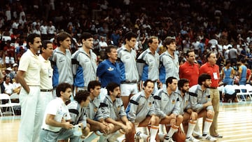 OLIMPIADAS LOS ANGELES, EE.UU 1984 - BASKET, ESPAÑA MEDALLA DE PLATA, DIAZ MIGUEL Y SU EQUIPO.