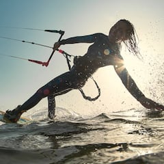 Julia Castro: "Tengo la suerte de poder elegir si quiero darme leñazos en agua dulce o salada"