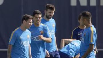 Suárez con Messi, Piqué y Neymar.
