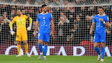 Soccer Football - UEFA Champions League - Liverpool v Atletico Madrid - Anfield, Liverpool, Britain - September 17, 2025 Atletico Madrid's Jan Oblak, Clement Lenglet and Conor Gallagher look dejected after Liverpool's Andy Robertson scores their first goal REUTERS/Peter Powell