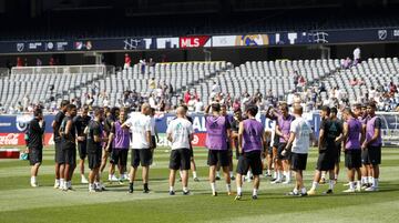 Zidane con el grupo.