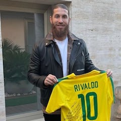 Ramos aparca la renovación y presume de regalo