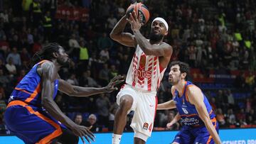 Lorenzo Brown, durante el partido de la Euroliga que ha enfrentado al Estrella Roja y al Valencia Basket