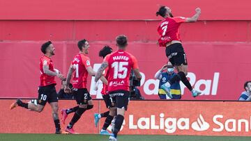 Real Mallorca's Kosovar forward Vedat Muriqi (R) celebrates after scoring his team's first goal during the Spanish league football match between RCD Mallorca and Club Atletico de Madrid at the Visit Mallorca Stadium in Palma de Mallorca on April