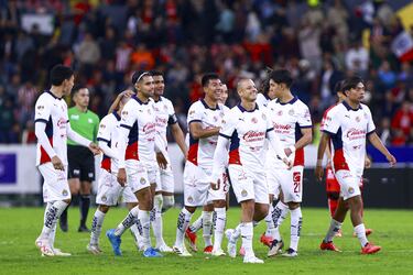 Los números que tendrá Chivas con Romo, Orbelín y Alvarado