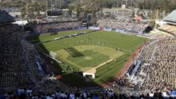 VA CRECIENDO. El Real Madrid-Everton en el Dodgers Stadium de Los &Aacute;ngeles fue emitido por la cadena Fox, en prime time, para el p&uacute;blico estadounidense.
