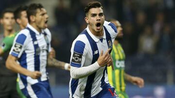 Tiquinho Soares celebra su gol, que fue el tercero del Oporto.