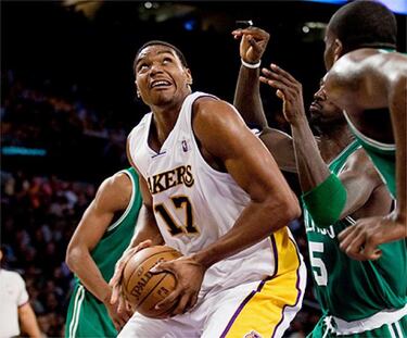 Andrew Bynum... otra vez