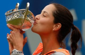 Ana Ivanovic tras ganar la WTA AEGON Classic 2014 en Birmingham, Inglaterra. 