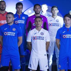 Cruz Azul presenta uniformes con su nuevo patrocinador de ropa