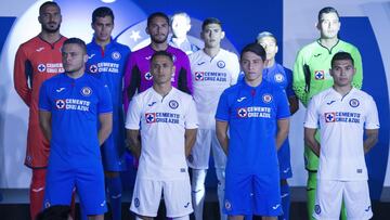 Cruz Azul presenta uniformes con su nuevo patrocinador de ropa