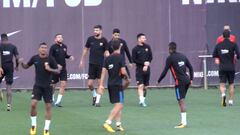 Dembelé y Rafinha fueron las únicas bajas del entrenamiento