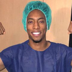 Johan Mojica es operado con éxito y lo celebra con un disfraz