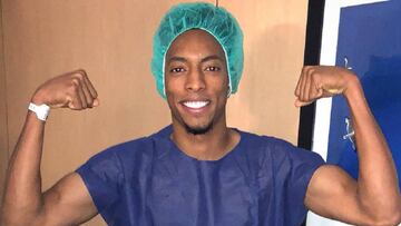 Johan Mojica es operado con éxito y lo celebra con un disfraz