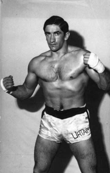 1943-1992. El boxeador José Manuel Ibar Azpiazu, 'Urtain', fue campeon de europa de los pesos pesados en 1970, 1972. Se suicidó arrojandose desde su domicilio en un décimo piso de un barrio madrileño.