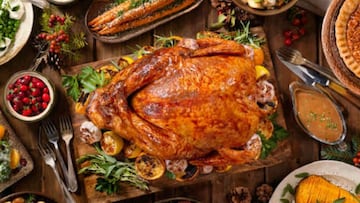 Cena con pavo en Thanksgiving, v&iacute;a Getty images. 