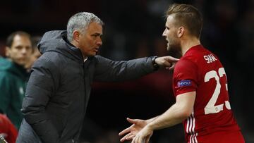Luke Shaw y José Mourinho.