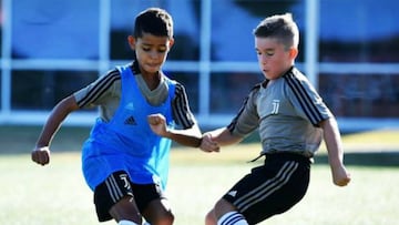 Cristiano Jr jugando en la academia de la Juventus. 