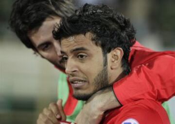 El jugador de Bahréin buscó quitarle el balón a un rival pero entró con mucha fuerza y vio la roja a los 39 segundos.