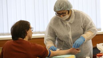 MOSCOW, RUSSIA - MARCH 16: (RUSSIA OUT) A medical worker takes a blood sample for the antibodies for a coronavirus test on March 16, 2021 in Moscow, Russia. South African strain of the coronavirus (COVID-19) has detected in Russia for the first time this week, Rospotrebnadzor reports. (Photo by Mikhail Svetlov/Getty Images)