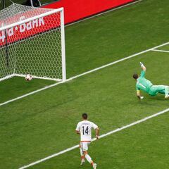 El VAR anula correctamente el tercer gol de México