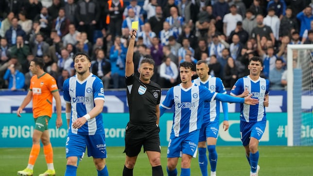 El audio del VAR de Gil Manzano: “Voy a continuar con mi decisión”