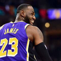 LeBron James apunta a los 33.643 puntos de Kobe Bryant